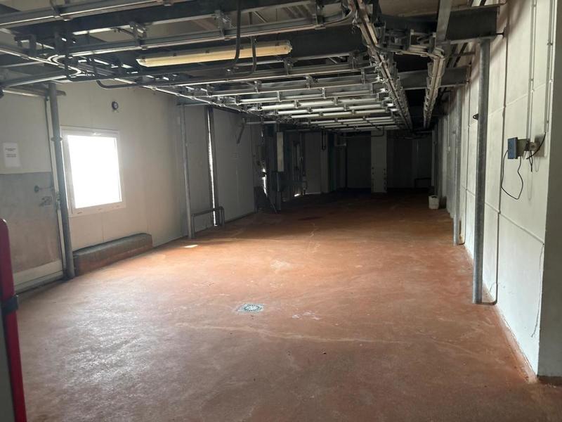 Divers - 3 000 m² - 15 pièces