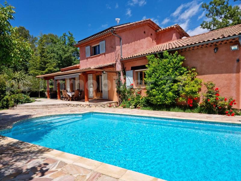 Villa - 199 m² - 9 pièces