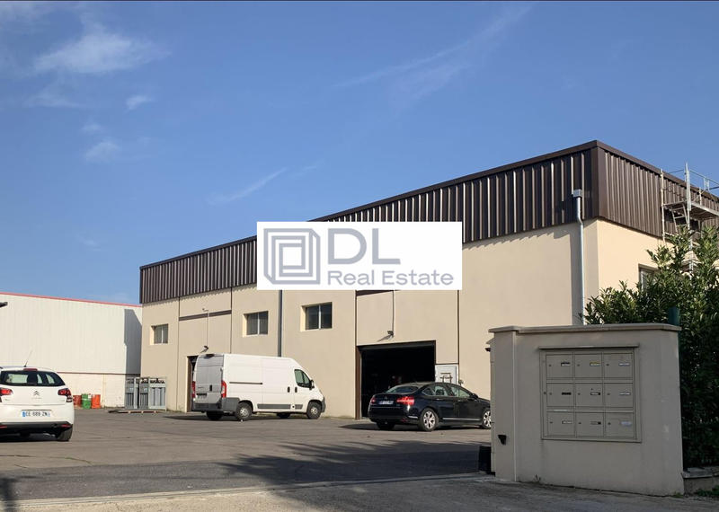 Entrepôt - 1 233 m²