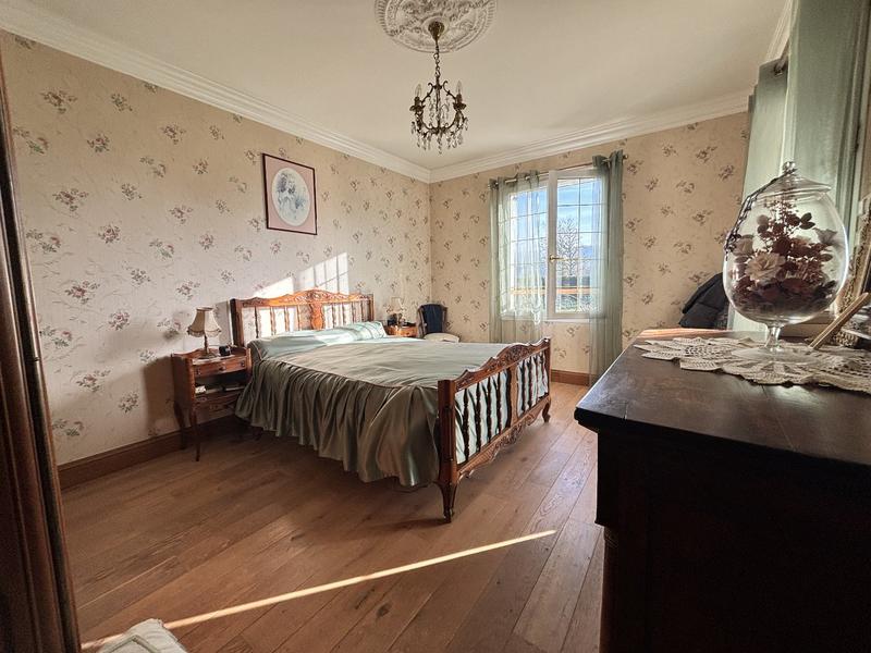 Maison - 210 m² - 8 pièces