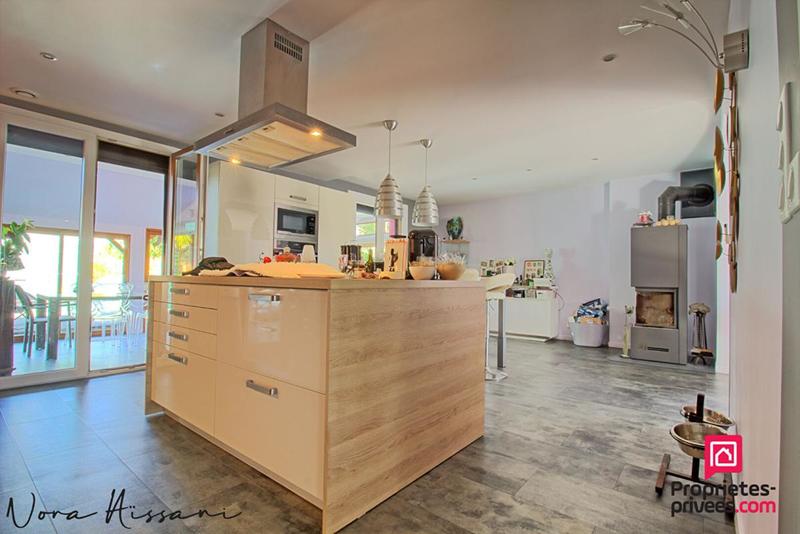 Maison - 880 m² - 7 pièces