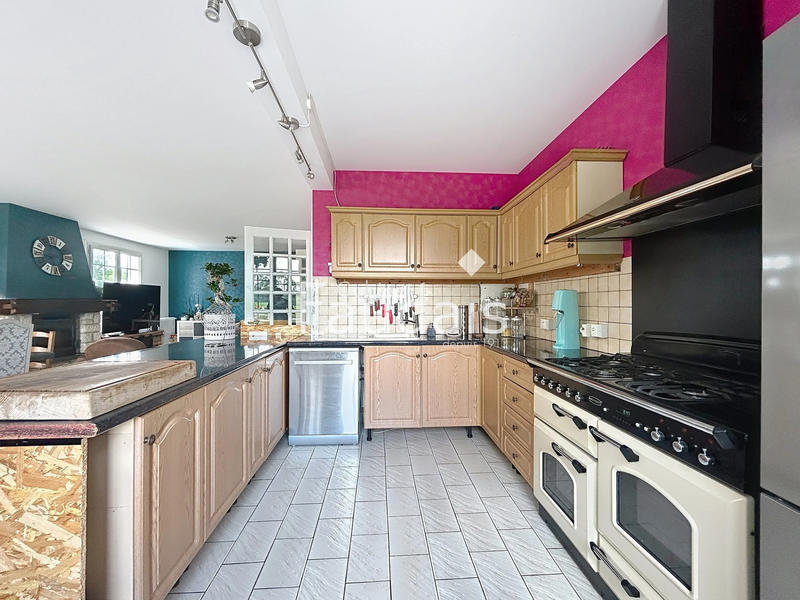 Maison - 233 m² - 10 pièces