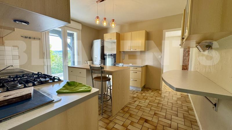 Maison - 179 m² - 9 pièces