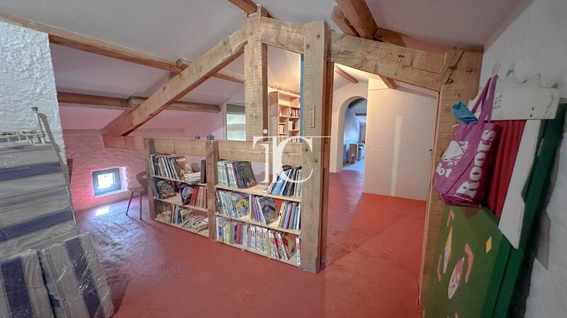 Maison - 208 m² - 8 pièces