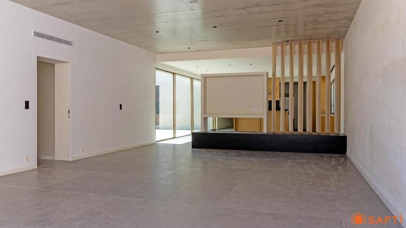 Maison - 250 m² - 5 pièces