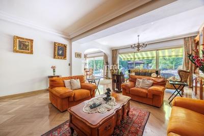 Maison - 260 m² - 6 pièces