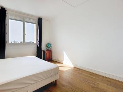 Appartement - 93 m² - 6 pièces