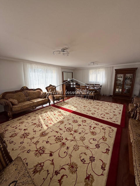 Maison - 234 m² - 6 pièces