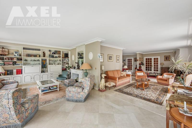 Maison - 225 m² - 6 pièces