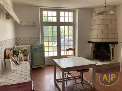 Maison - 381 m² - 13 pièces