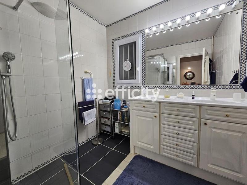 Maison - 196 m² - 7 pièces