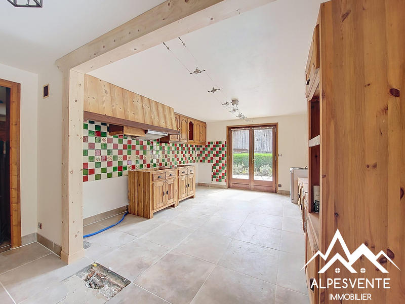 Maison - 249 m² - 9 pièces