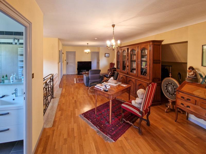 Propriété - 320 m² - 9 pièces