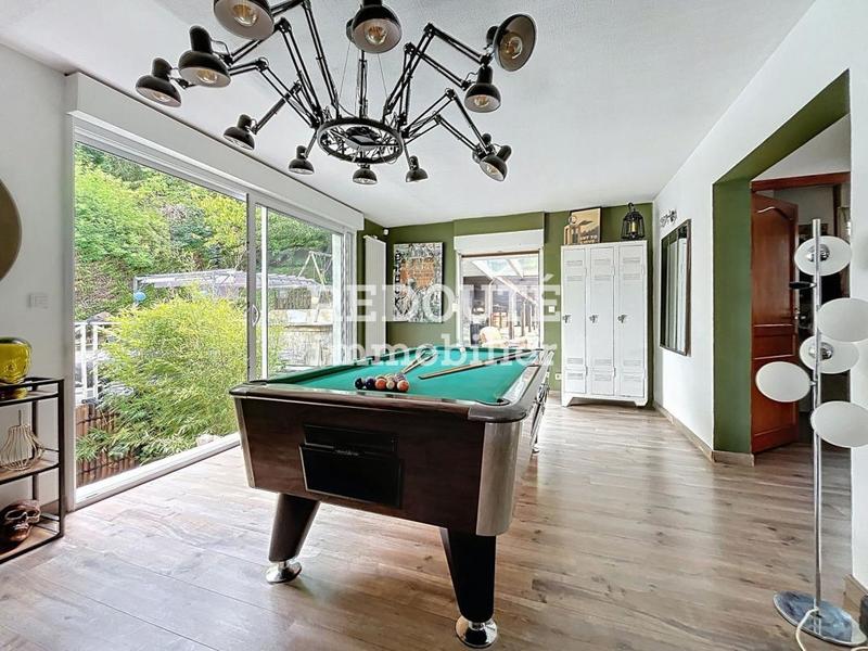 Maison - 220 m² - 6 pièces