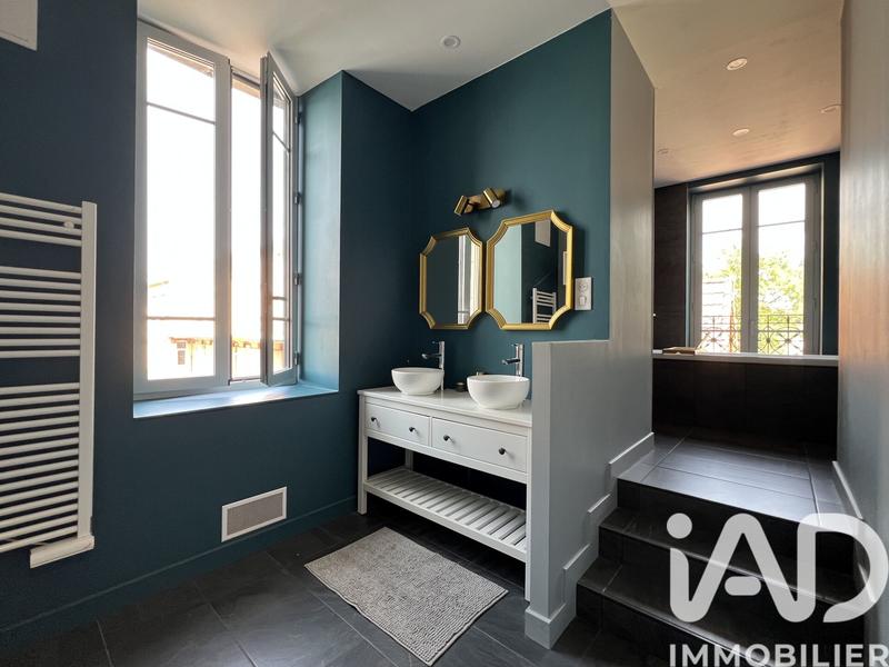 Maison - 238 m² - 7 pièces