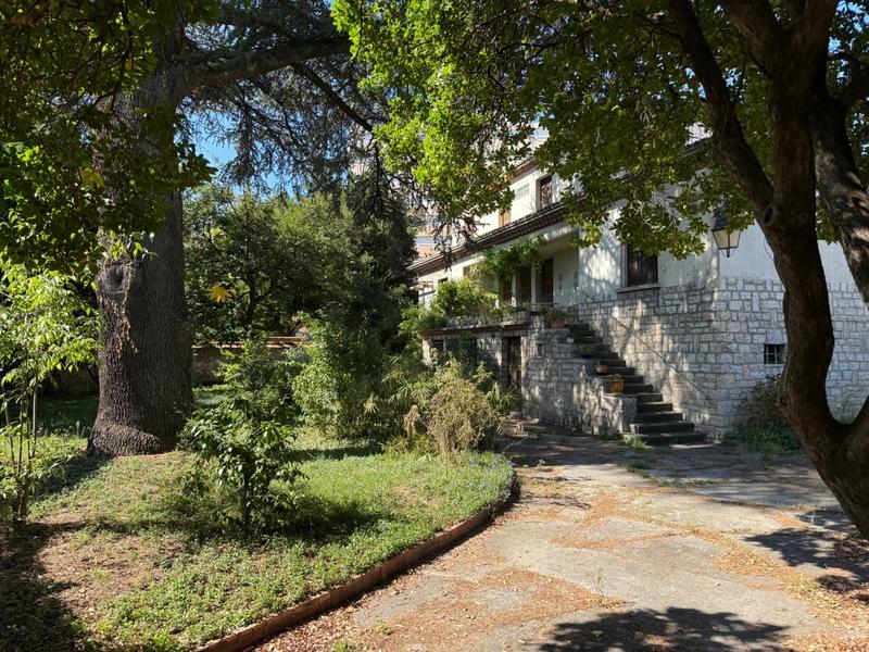 Maison - 262 m² - 12 pièces