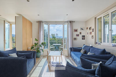 Maison - 245 m² - 9 pièces