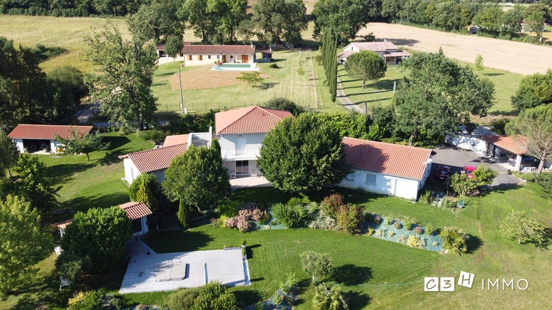 Villa - 234 m² - 6 pièces