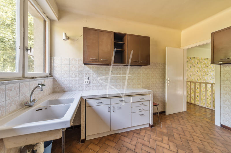 Maison - 221 m² - 7 pièces