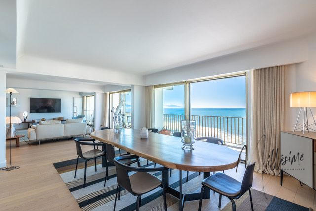 Appartement - 201 m² - 5 pièces