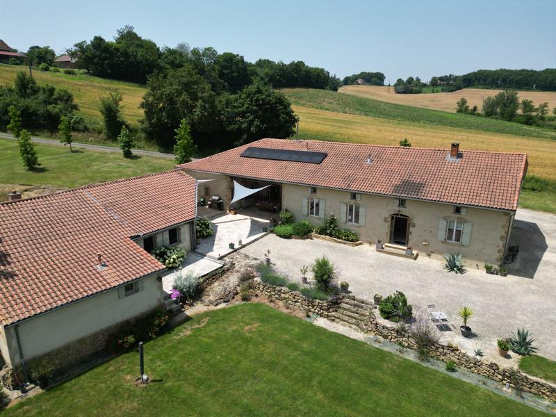 Maison - 345 m² - 11 pièces