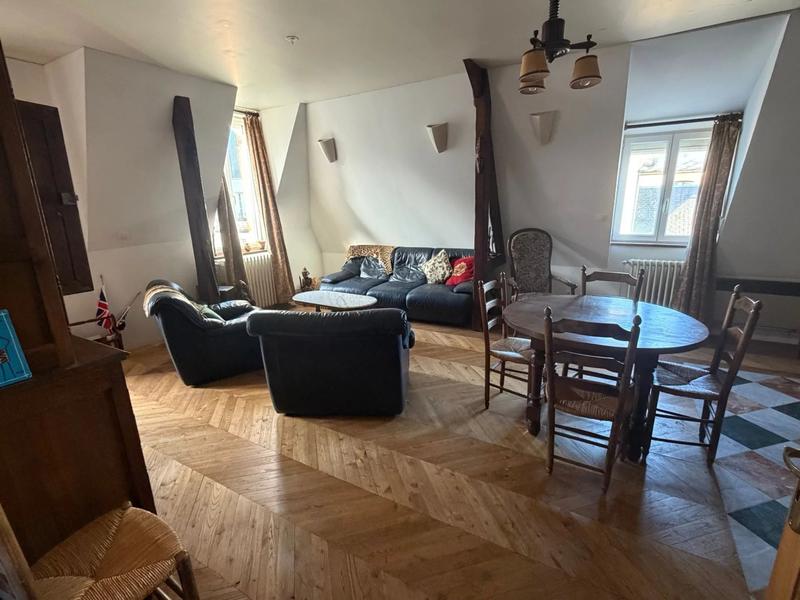 Propriété - 200 m² - 11 pièces