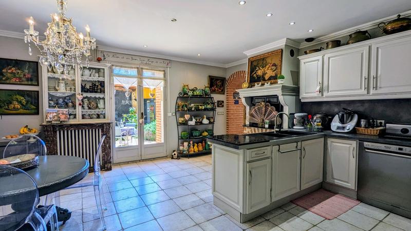 Maison - 222 m² - 6 pièces