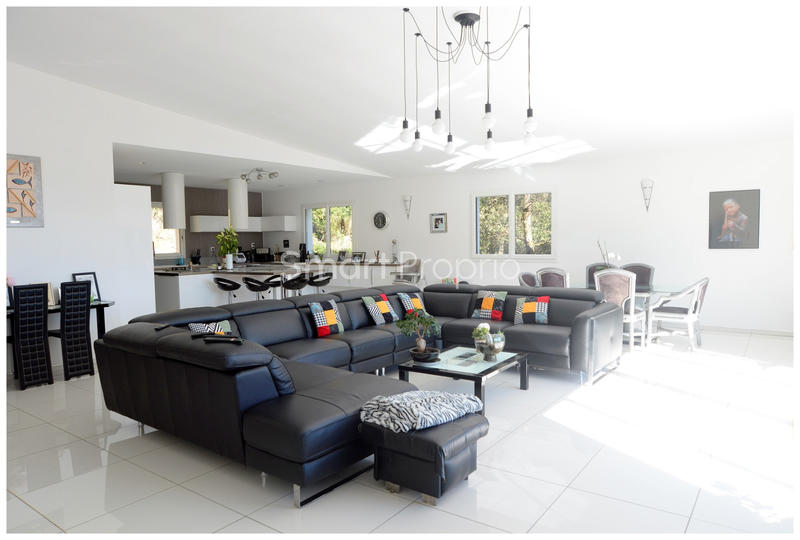 Villa - 240 m² - 9 pièces