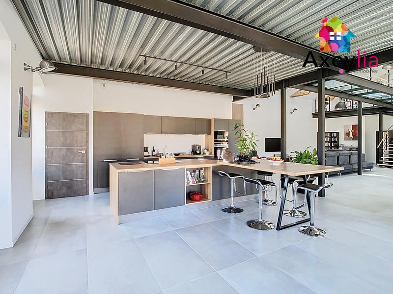 Loft - 278 m² - 5 pièces