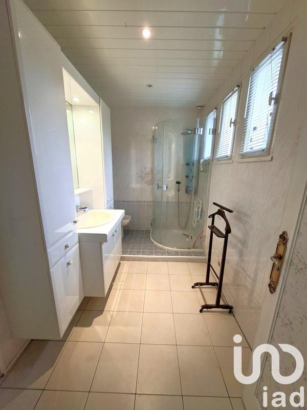 Maison - 222 m² - 6 pièces