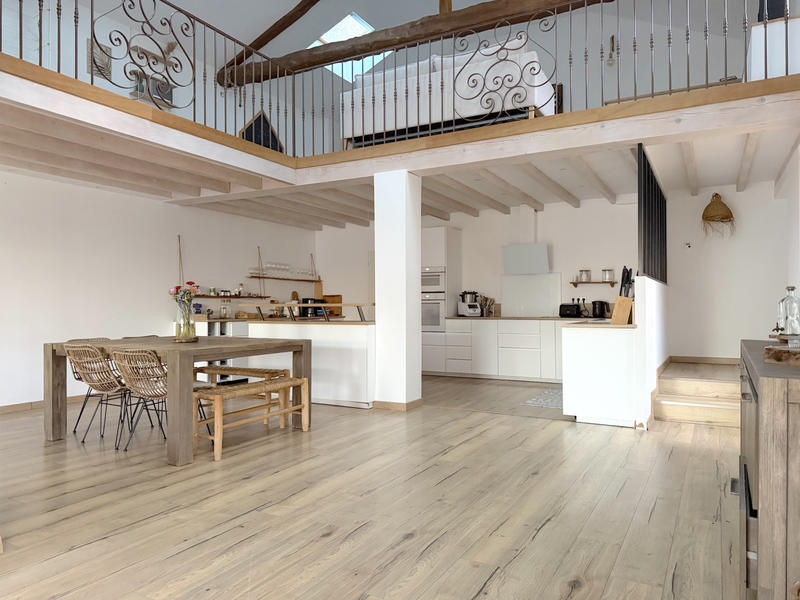 Maison - 255 m² - 7 pièces