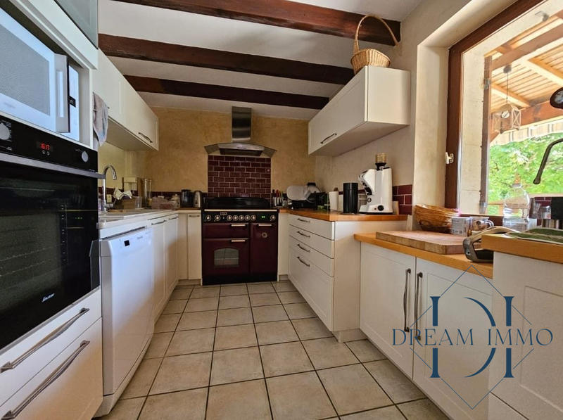 Maison - 263 m² - 7 pièces