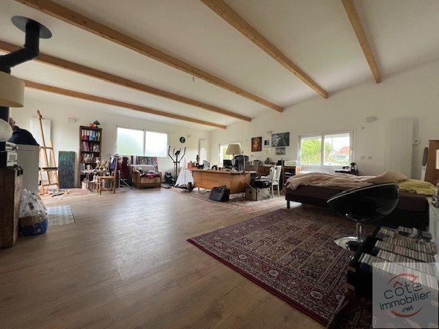 Maison - 240 m² - 6 pièces