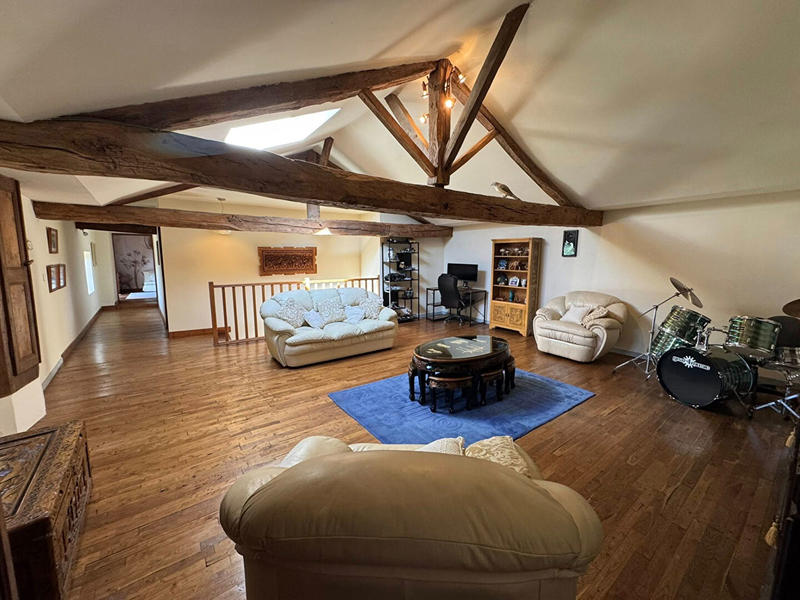 Maison - 240 m² - 8 pièces