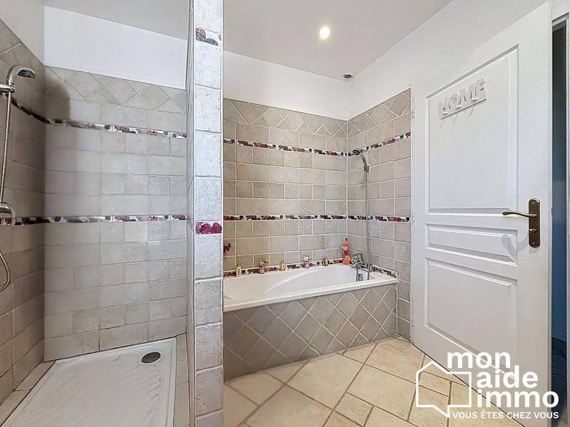 Maison traditionnelle - 164 m² - 6 pièces