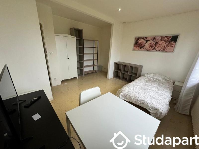 Chambre - 9 m² - 1 pièce