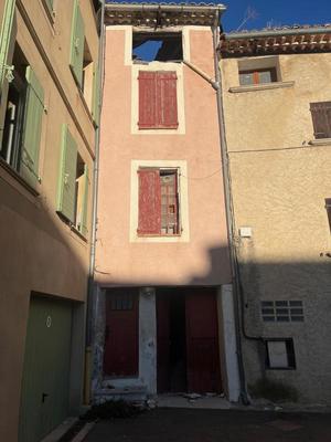 Maison de village - 200 m² - 1 pièce