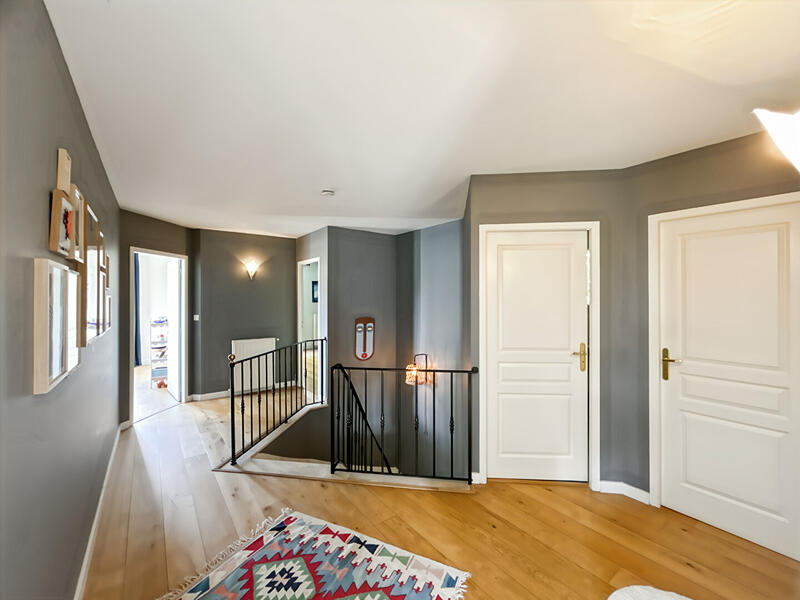 Maison - 207 m² - 6 pièces