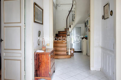 Maison - 232 m² - 12 pièces