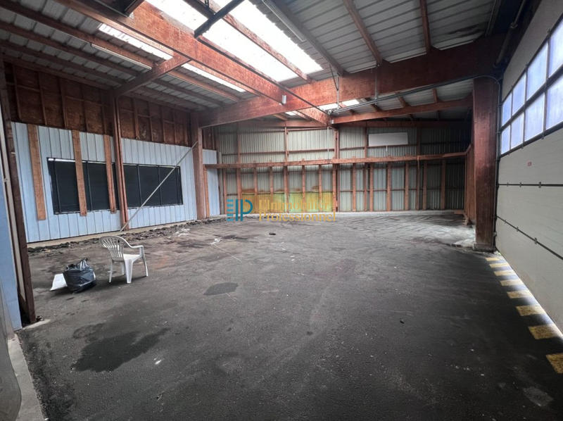 Local d'activités - 804 m²
