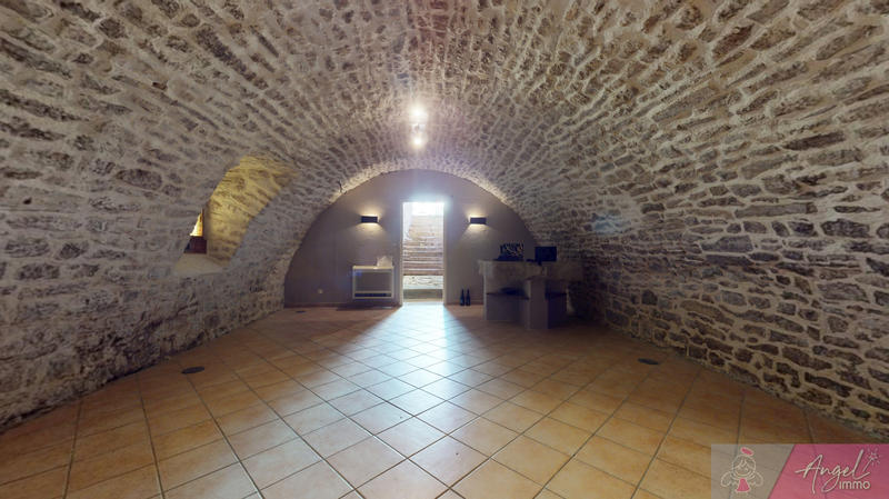 Maison - 242 m² - 9 pièces