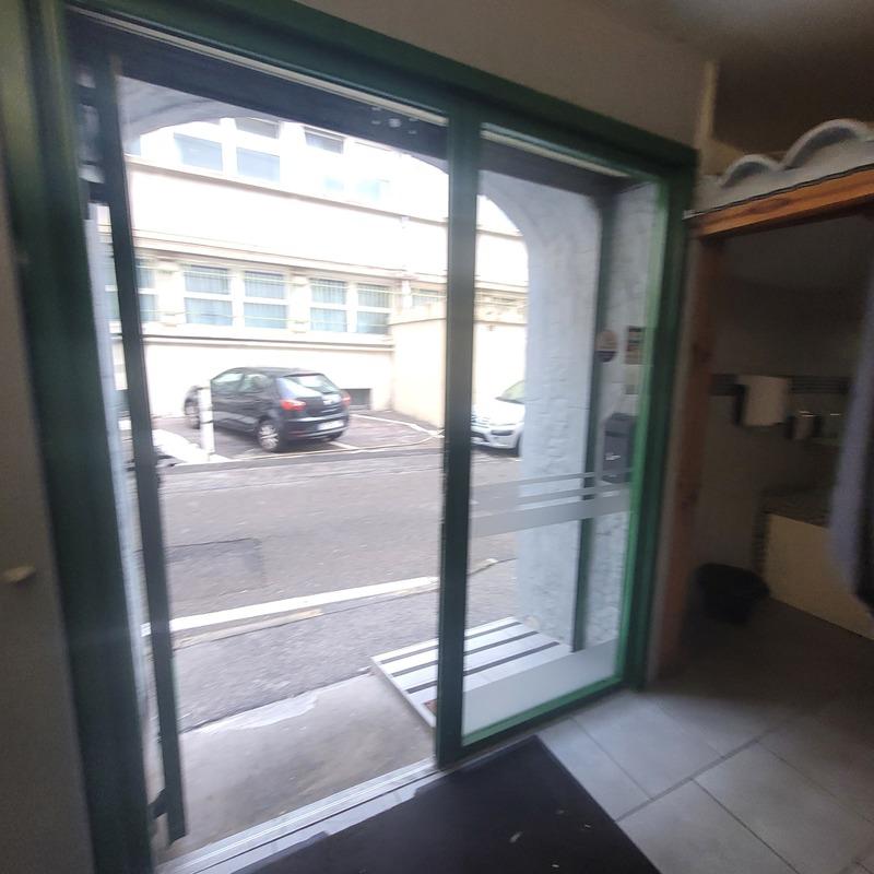 Local commercial - 100 m² - 3 pièces