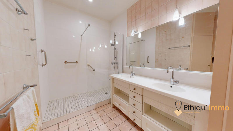 Appartement - 187 m² - 6 pièces