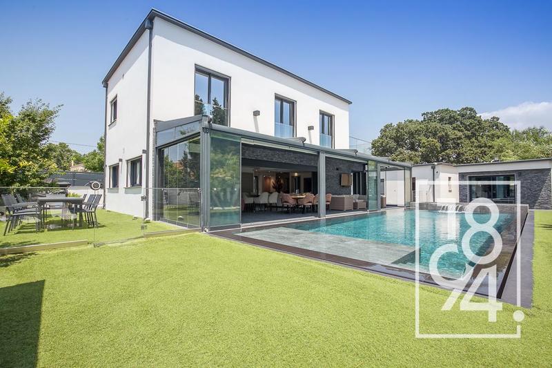 Maison - 391 m² - 8 pièces