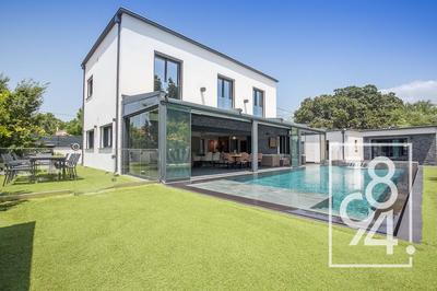 Maison - 391 m² - 8 pièces