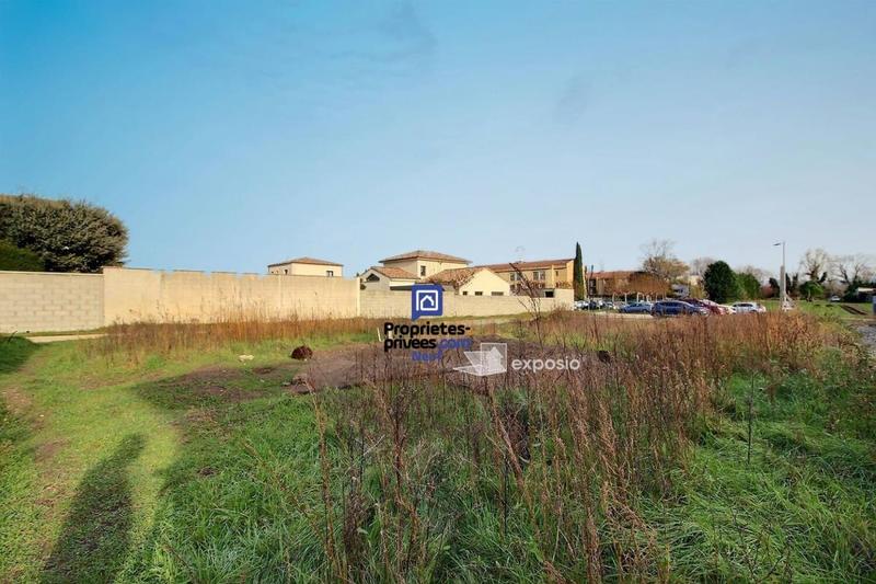 Terrain constructible - 838 m²