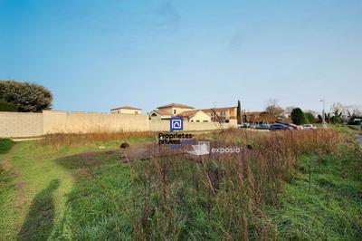 Terrain constructible - 838 m²