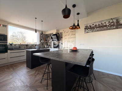 Maison - 300 m² - 10 pièces