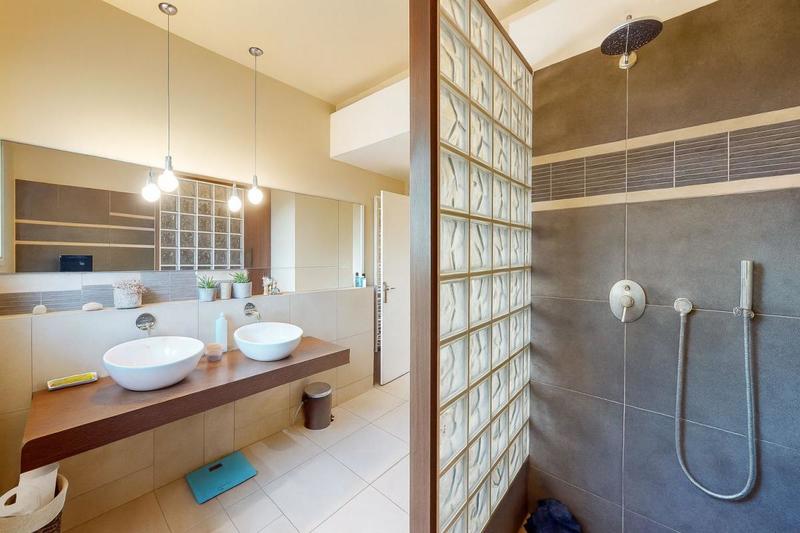 Maison - 300 m² - 9 pièces