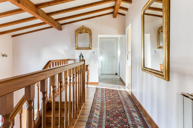 Maison - 346 m² - 10 pièces